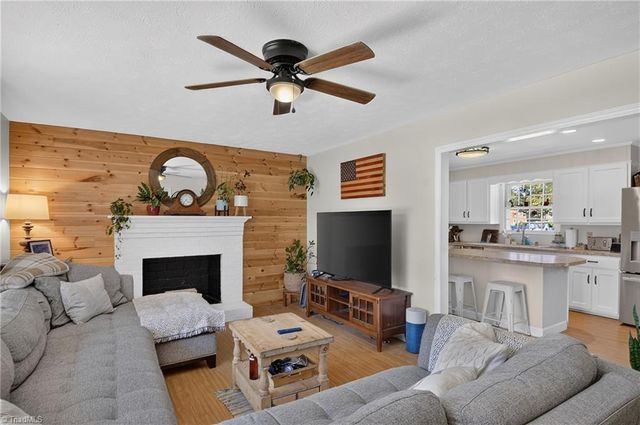 1251 Union Cross Road, Kernersville, NC 27284