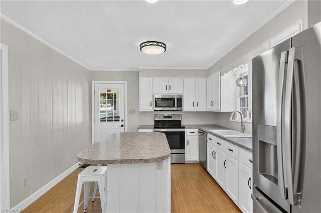 1251 Union Cross Road, Kernersville, NC 27284