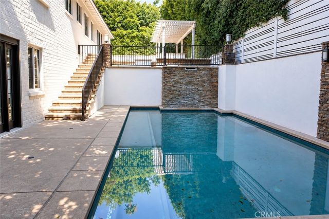 16633 Oak View Drive, Encino, CA 91436