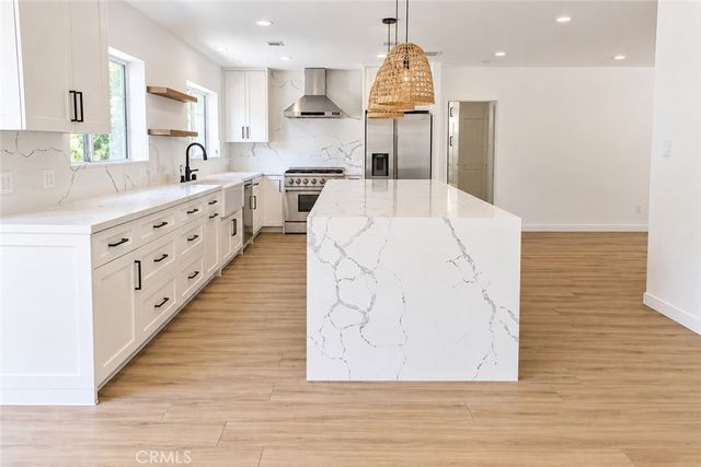 16633 Oak View Drive, Encino, CA 91436