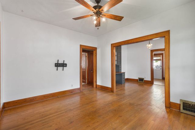 2607 Bridge Avenue, Davenport, IA 52803