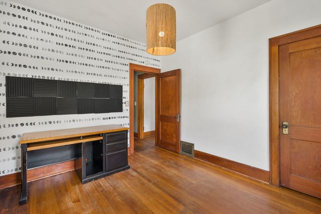 2607 Bridge Avenue, Davenport, IA 52803