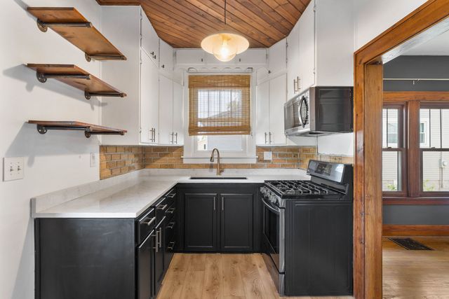 2607 Bridge Avenue, Davenport, IA 52803