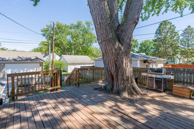 2607 Bridge Avenue, Davenport, IA 52803