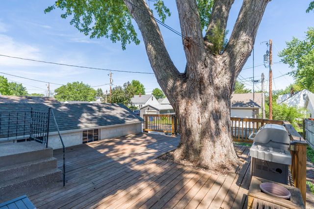 2607 Bridge Avenue, Davenport, IA 52803