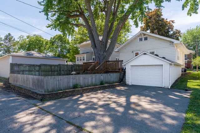 2607 Bridge Avenue, Davenport, IA 52803