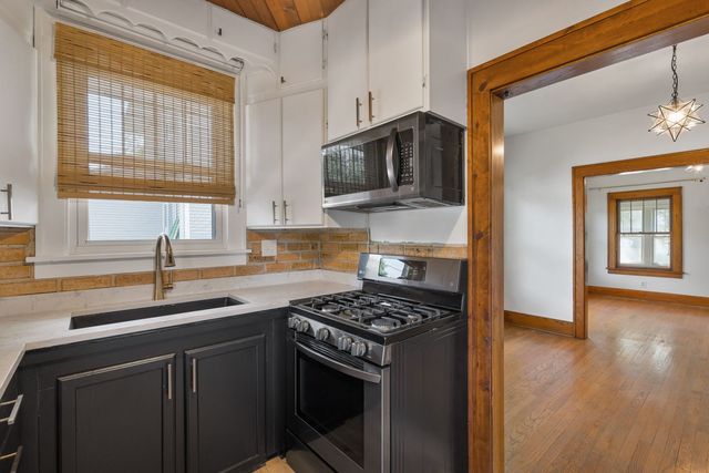 2607 Bridge Avenue, Davenport, IA 52803