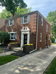 456 Manor Street, Grosse Pointe Farms City, MI 48236