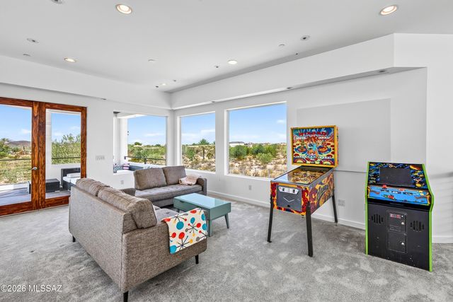 9725 N Linda Vista Place, Tucson, AZ 85742
