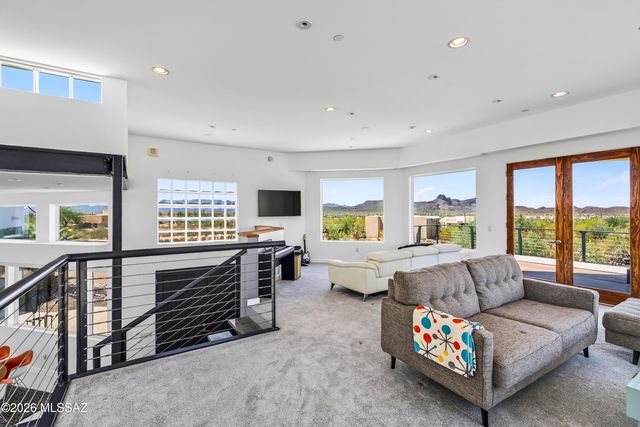 9725 N Linda Vista Place, Tucson, AZ 85742