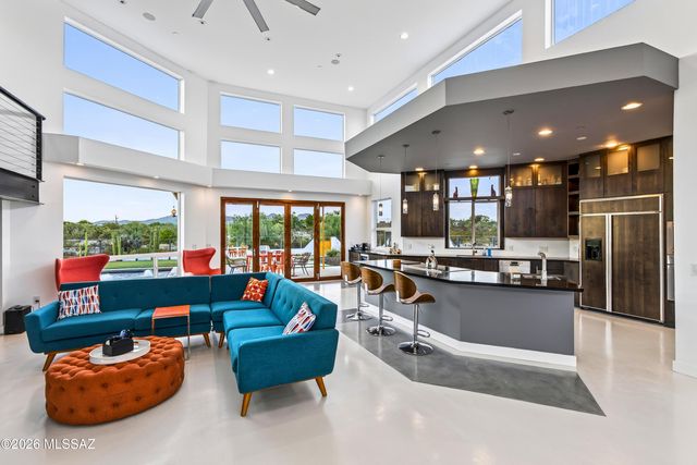 9725 N Linda Vista Place, Tucson, AZ 85742