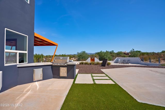 9725 N Linda Vista Place, Tucson, AZ 85742