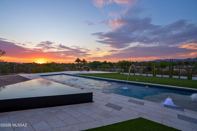 9725 N Linda Vista Place, Tucson, AZ 85742