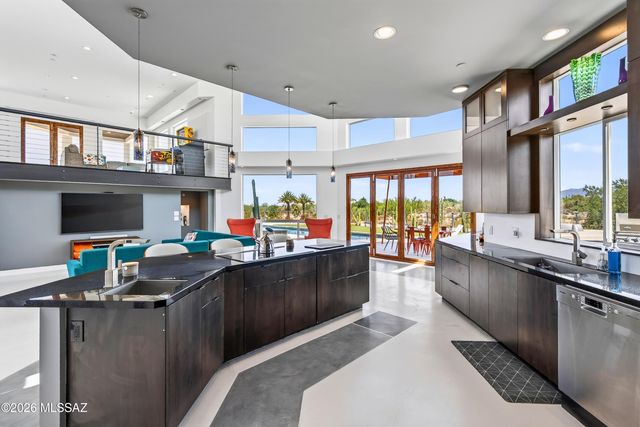 9725 N Linda Vista Place, Tucson, AZ 85742
