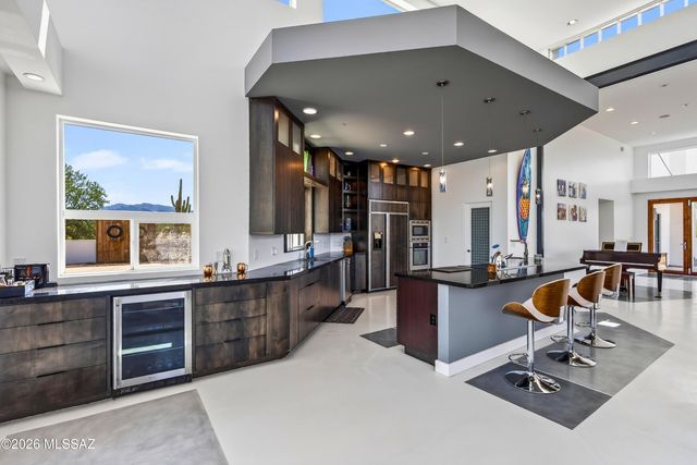 9725 N Linda Vista Place, Tucson, AZ 85742