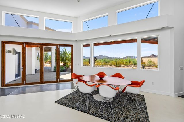 9725 N Linda Vista Place, Tucson, AZ 85742