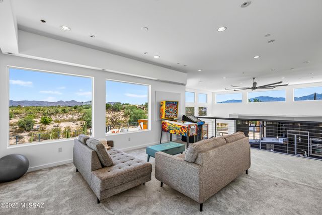 9725 N Linda Vista Place, Tucson, AZ 85742