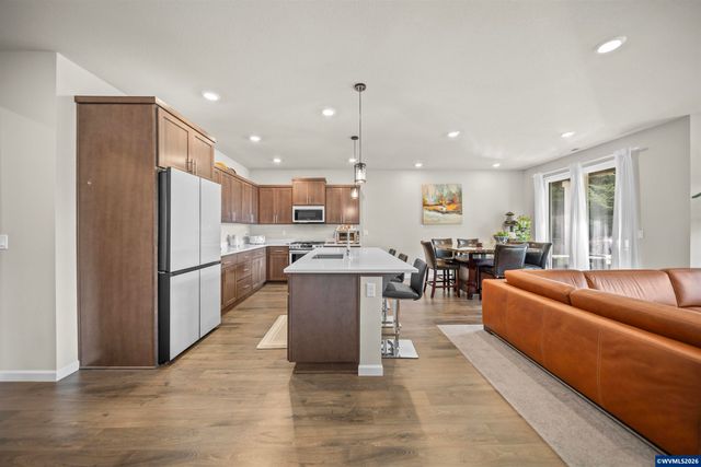 900 Marie St, Mt Angel, OR 97362
