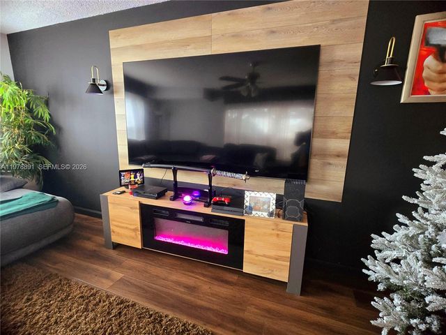 1931 Hartford Ct 21C, West Palm Beach, FL 33409