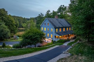 8 Gerrys Lane, Dover, NH 03820