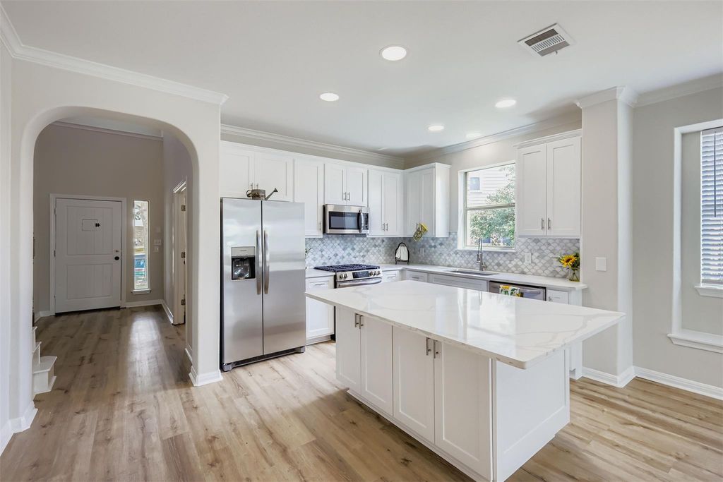 9625 Sydney Marilyn LN, Austin, TX 78748
