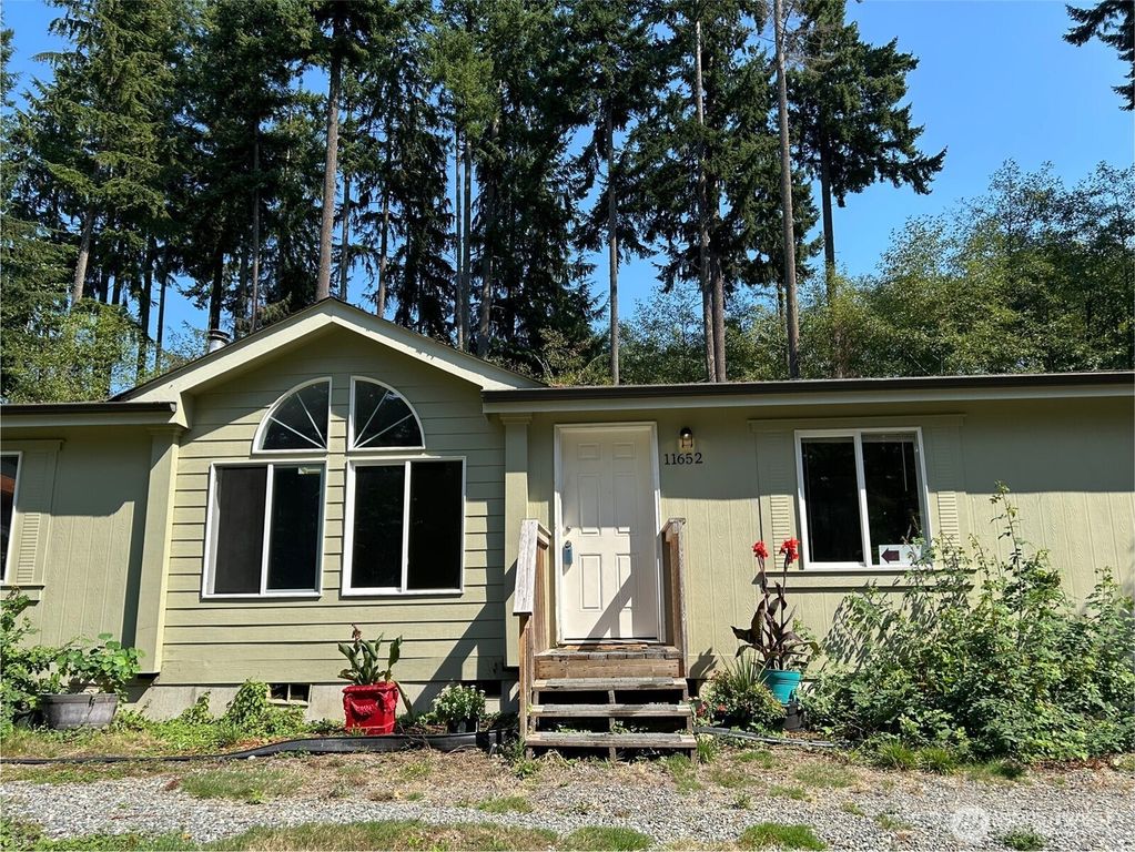 11652 State Route 525, Clinton, WA 98236