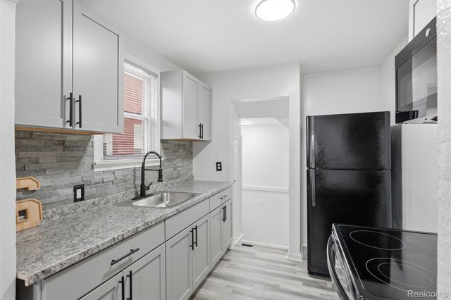 9586 Beaverland, Detroit, MI 48239