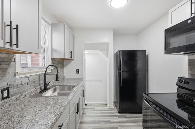 9586 Beaverland, Detroit, MI 48239