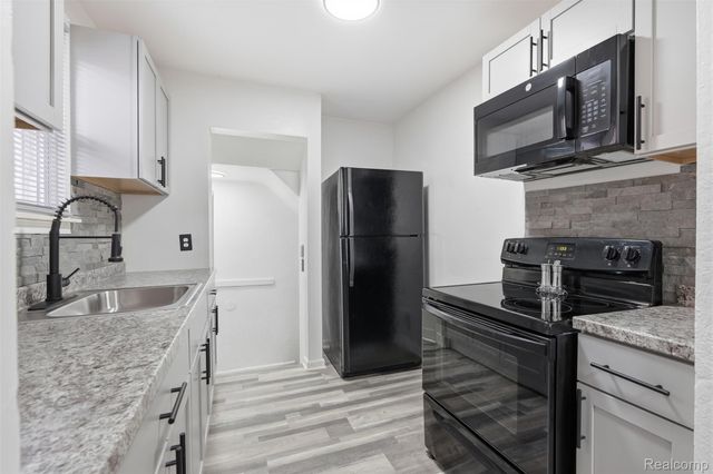 9586 Beaverland, Detroit, MI 48239