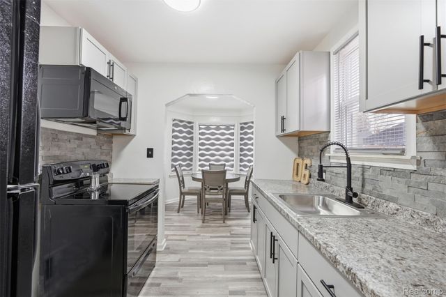 9586 Beaverland, Detroit, MI 48239