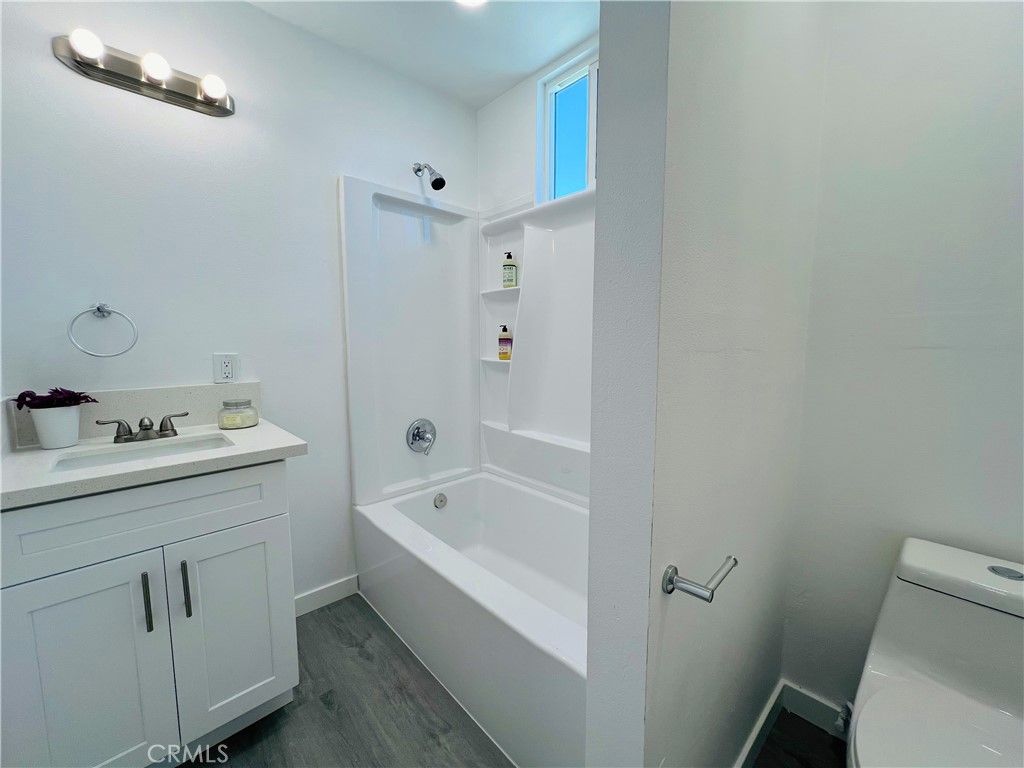 Image 10 of property listing at 10372 Mariposa, South Gate, CA 90280