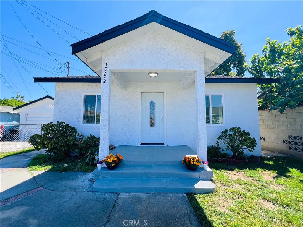 Image 2 of property listing at 10372 Mariposa, South Gate, CA 90280