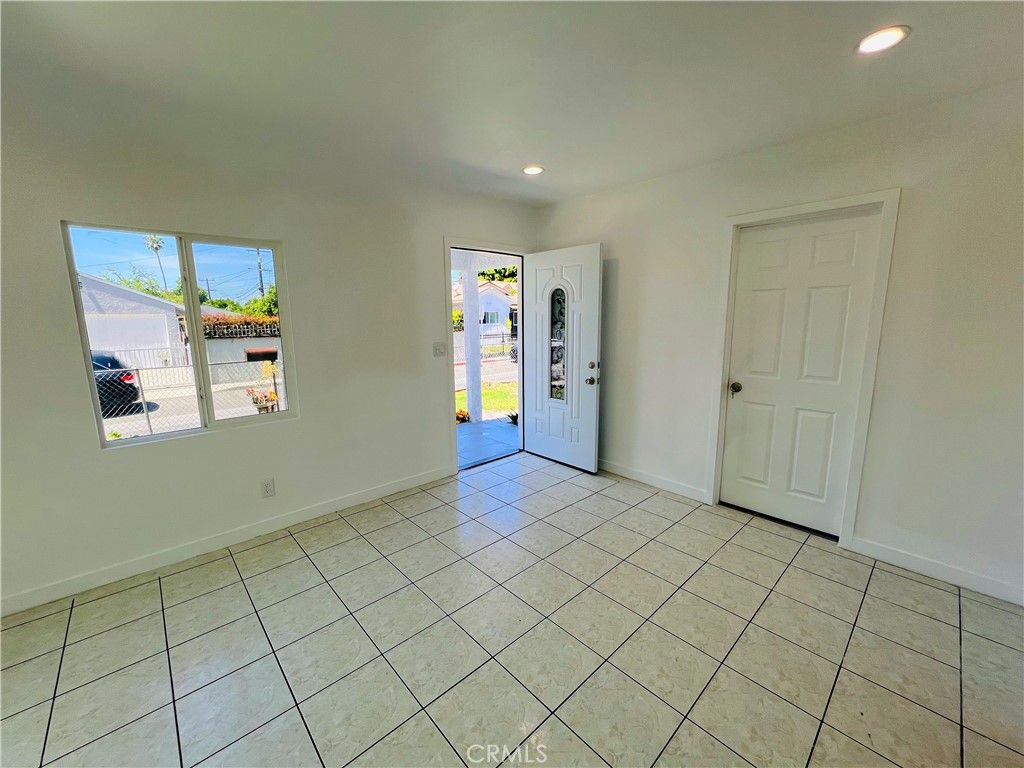 Image 4 of property listing at 10372 Mariposa, South Gate, CA 90280