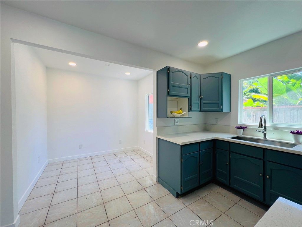 Image 7 of property listing at 10372 Mariposa, South Gate, CA 90280