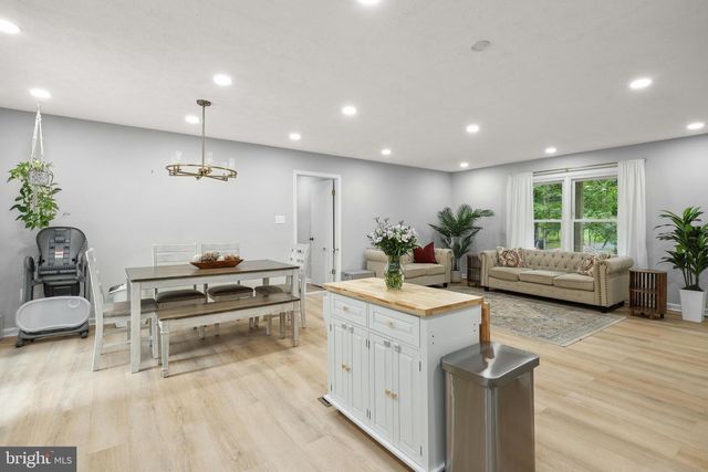 8170 SINCLAIR MILL RD, Manassas, VA 20112