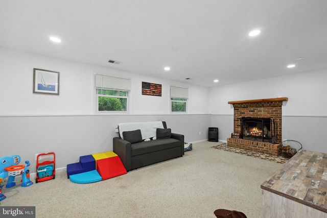 8170 SINCLAIR MILL RD, Manassas, VA 20112