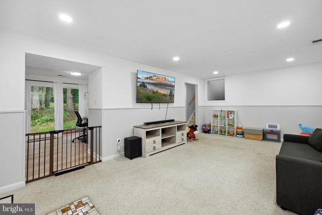 8170 SINCLAIR MILL RD, Manassas, VA 20112