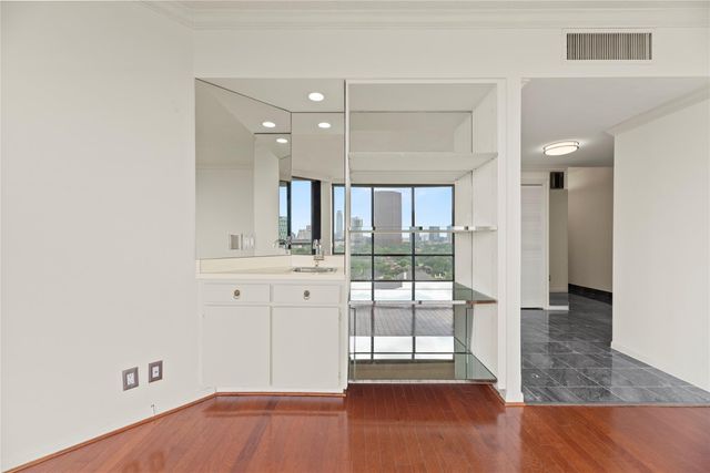 1111 Bering Drive 1001, Houston, TX 77057