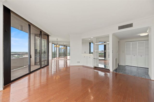 1111 Bering Drive 1001, Houston, TX 77057