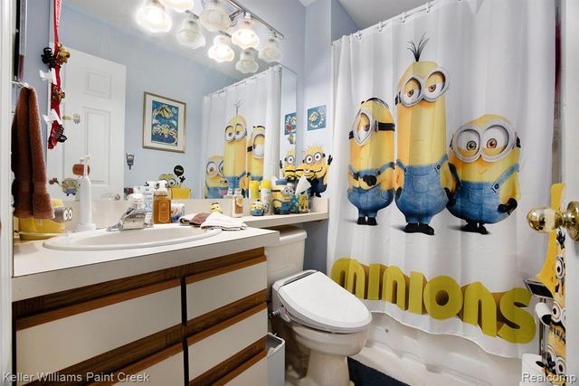 33890 Oakwood Drive, Sterling Heights, MI 48312