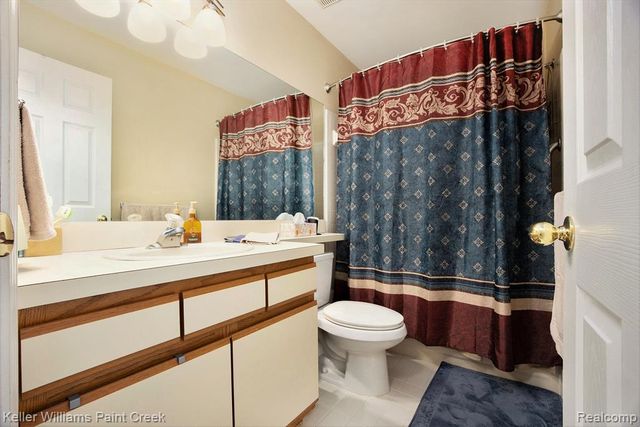 33890 Oakwood Drive, Sterling Heights, MI 48312