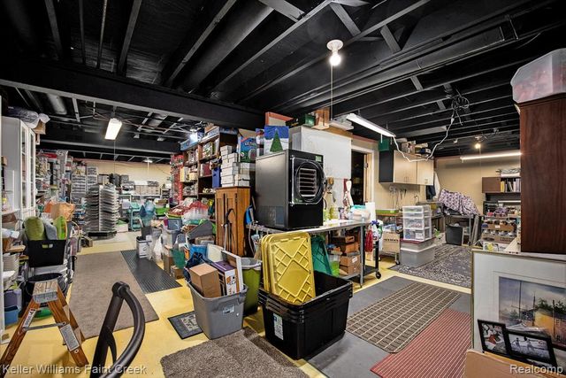 33890 Oakwood Drive, Sterling Heights, MI 48312