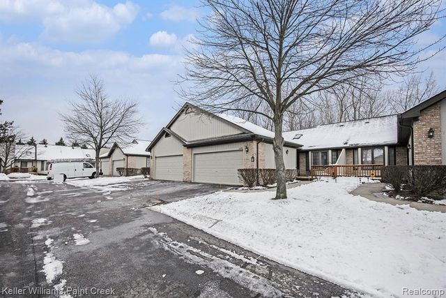 33890 Oakwood Drive, Sterling Heights, MI 48312