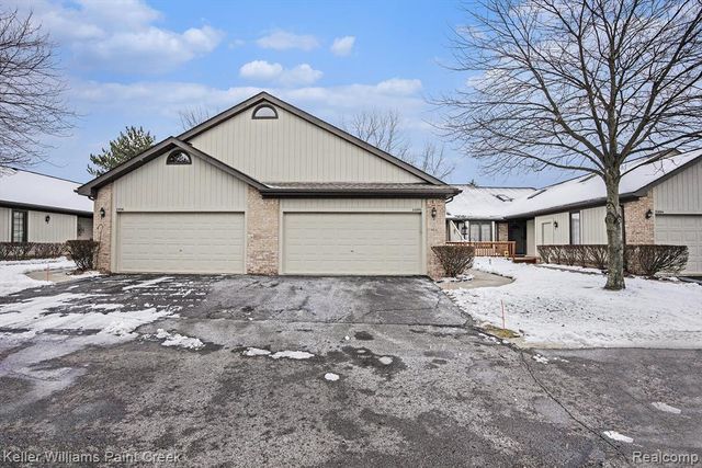 33890 Oakwood Drive, Sterling Heights, MI 48312