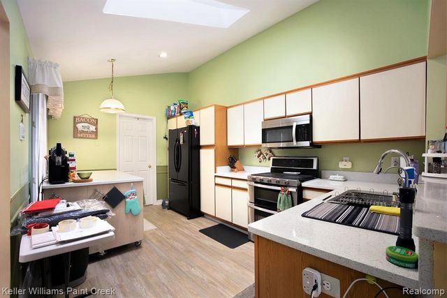 33890 Oakwood Drive, Sterling Heights, MI 48312