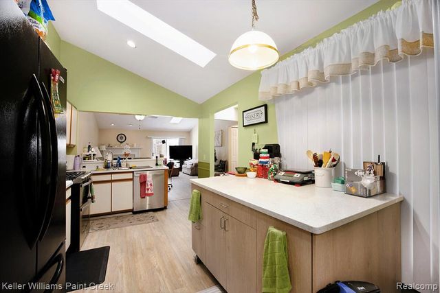 33890 Oakwood Drive, Sterling Heights, MI 48312