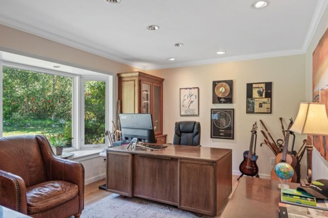 135 Meadowood Drive, Portola Valley, CA 94028