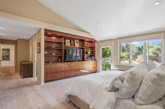 135 Meadowood Drive, Portola Valley, CA 94028