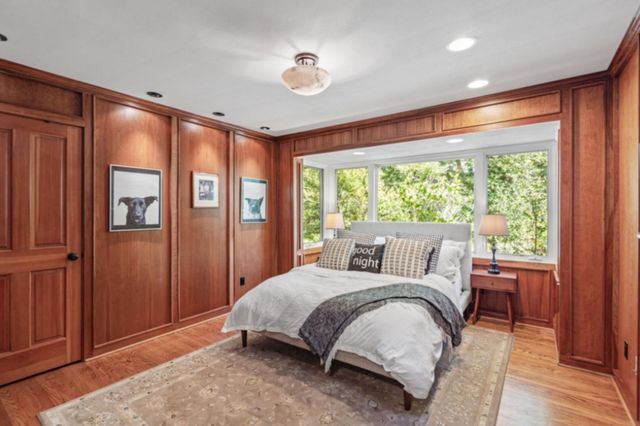 135 Meadowood Drive, Portola Valley, CA 94028