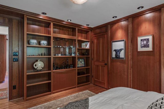 135 Meadowood Drive, Portola Valley, CA 94028